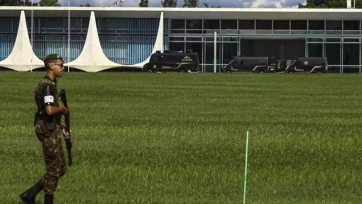 Governo Lula dispensa 40 militares que atuavam no Palácio da Alvorada