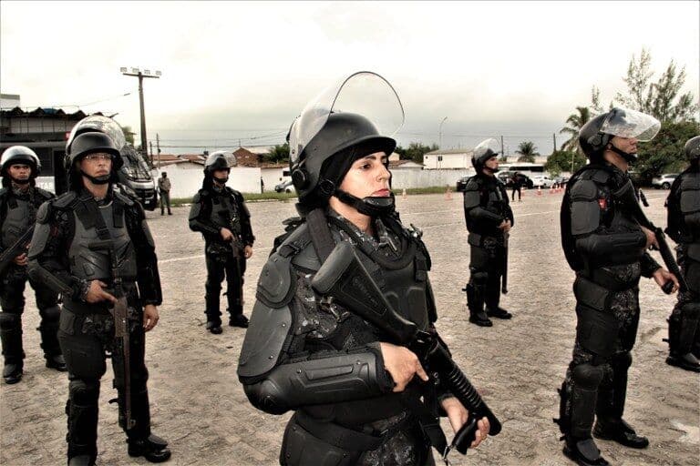 Três pessoas morrem após sofrer choque elétrico em fio de alta tensão em rua de comunidade em Jaboatão dos Guararapes