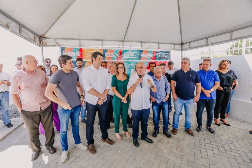 Cícero Lucena entrega obras de reestruturação da USF Ilha do Bispo