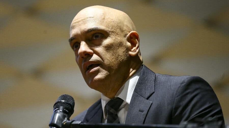Moraes nega suspensão da posse de 11 deputados eleitos