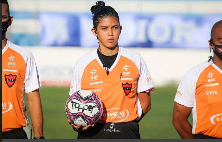 Jogador do Auto Esporte é expulso de campo e dispara frase machista contra árbitra: "É nisso que dá colocar mulher para apitar"