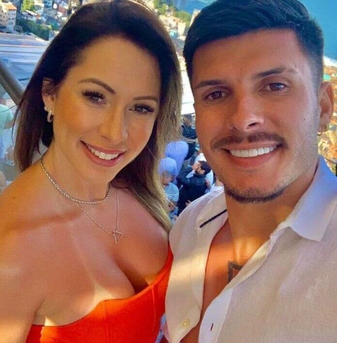 Noiva do jogador do Botafogo-PB, Leo Campos, retorna a Florianópolis e jogador é reintegrado ao time