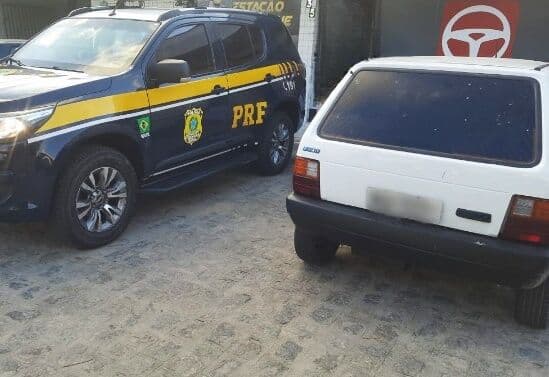 PRF apreende drogas avaliadas em mais de R$90 mil na Paraíba; dois veículos também foram recuperados e três pessoas presas