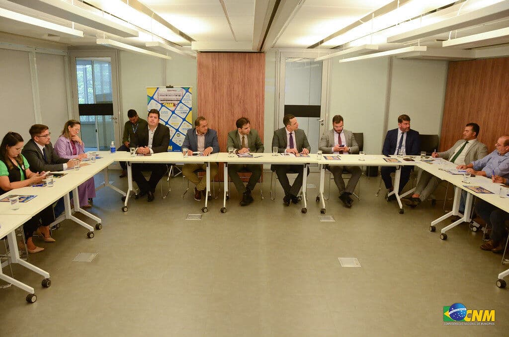 19 municípios da Paraíba podem perder R$ 86 milhões do Fundo de Participação e prefeitos vão a Brasília para reverter perda de recursos