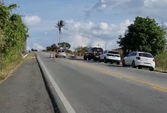 Homem morre após bater motocicleta na traseira de um caminhão, em Campina Grande