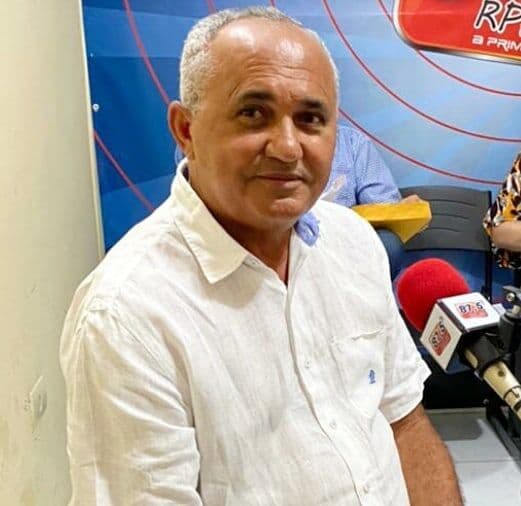 Vice de Manoel Júnior, José Carlos Ferreira Barros, toma posse como novo prefeito de Pedras de Fogo