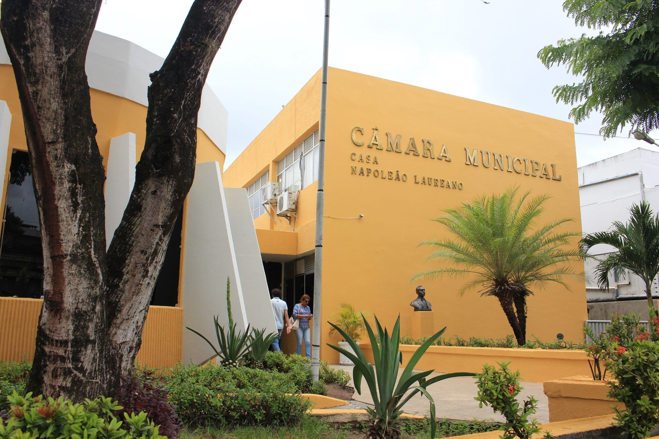 Vereadores vão torrar R$ 64 milhões de orçamento na Câmara de João Pessoa somente neste ano