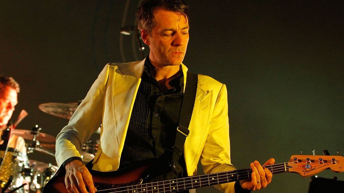 Steve Mackey, baixista do Pulp, morre aos 56 anos