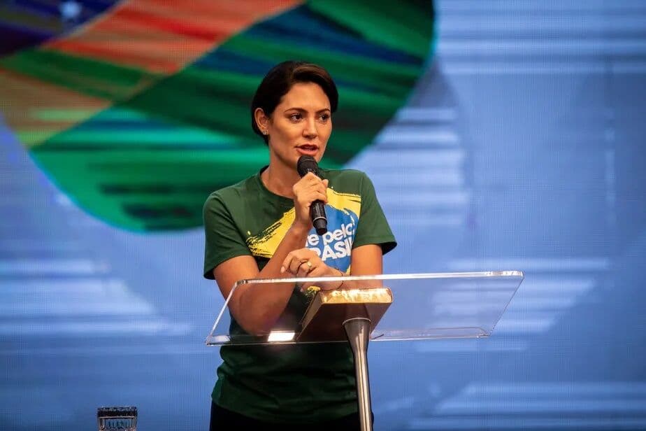 Michelle posta salmo bíblico que exalta as nações após derrota de Bolsonaro