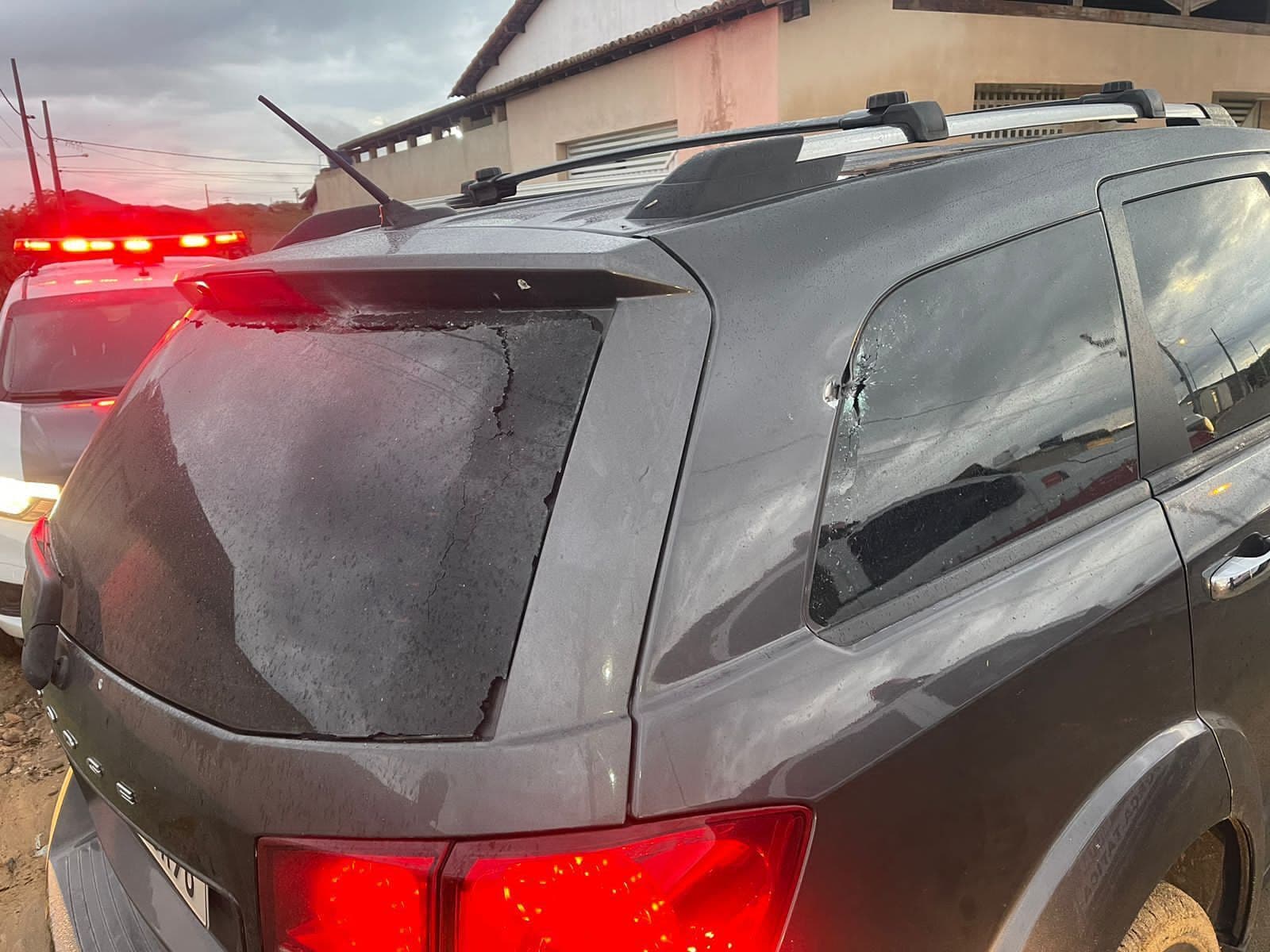 EXCLUSIVO: médico paraibano é confundido com bandido e tem carro metralhado pela polícia