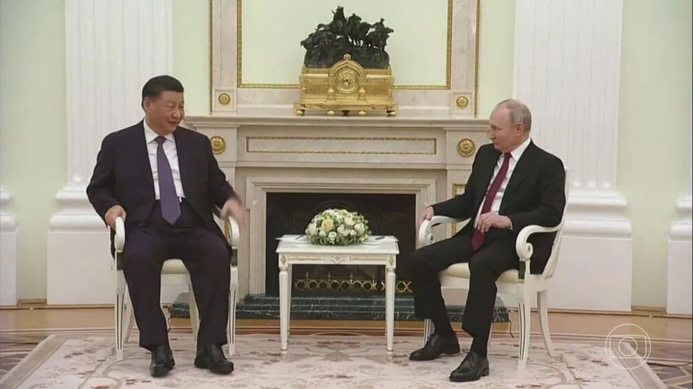 Em Moscou, Xi Jinping chama China e Rússia de 'sócios estratégicos' e convida Putin para Pequim