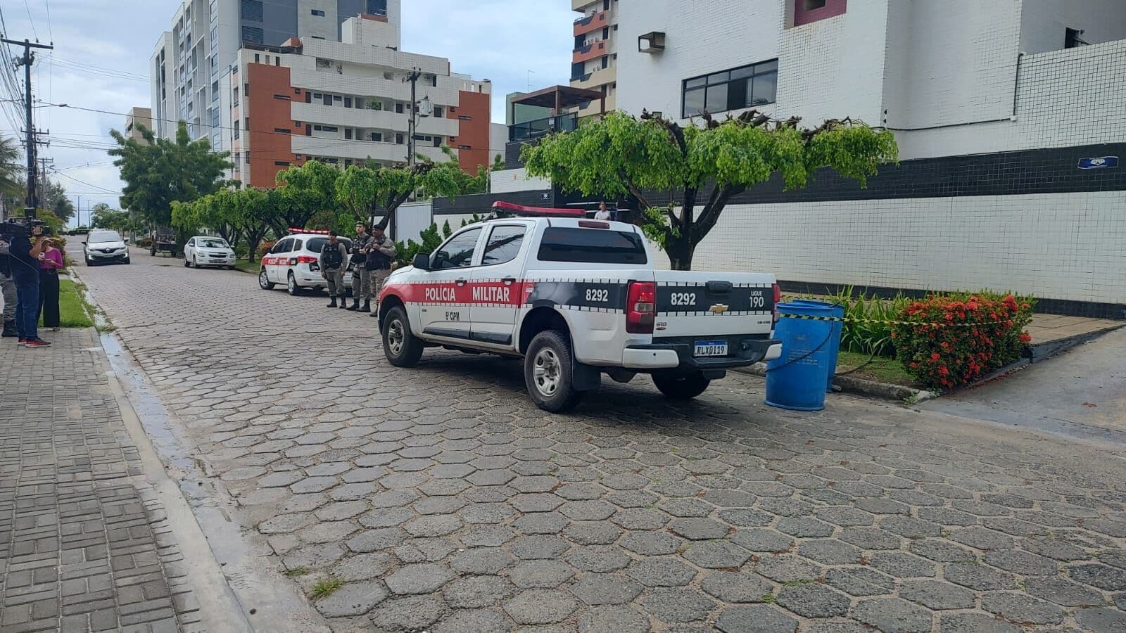 Casal de estudantes de medicina suspeitos de abandonar feto em Intermares é encaminhado para delegacia