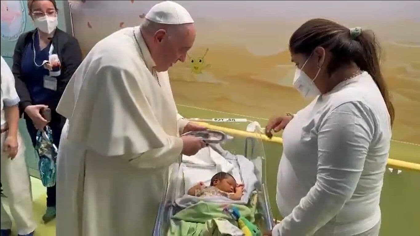 Papa Francisco volta a celebrar missas com fiéis no Vaticano