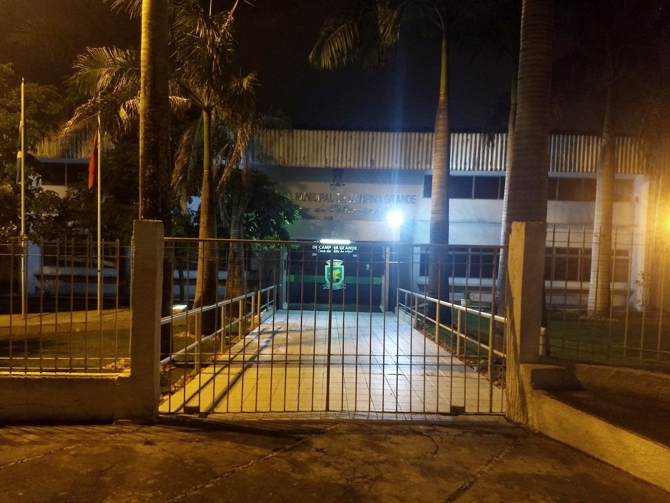 Sessão da Câmara de Campina Grande é cancelada após confusão no plenário