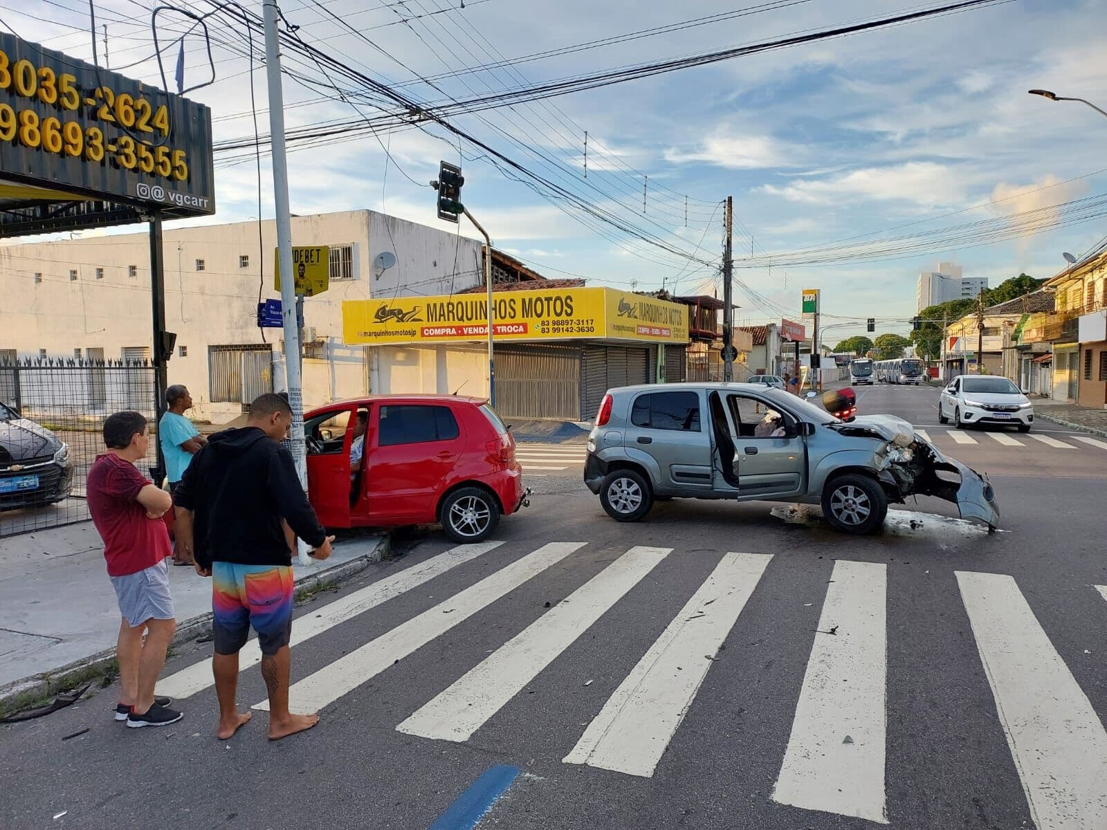 Colisão entre carros é registrada na Vasco da Gama, em Jaguaribe