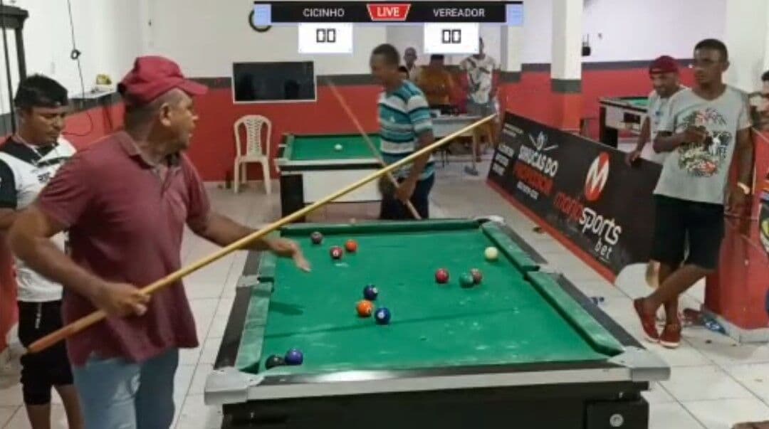 Vereador de Diamante é flagrado rasgando dinheiro durante torneio de sinuca