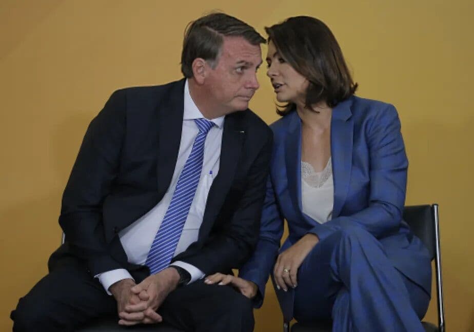 Após internação na UTI, defesa volta a pedir prisão domiciliar de Bolsonaro; Michelle agradece orações