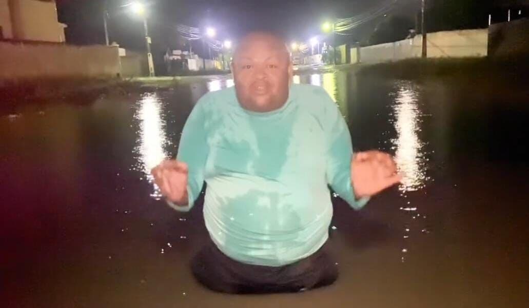 "Também temos nosso parque aquático": novo 'repórter do povo' surge em Santa Rita e mostra situação de ruas após chuvas