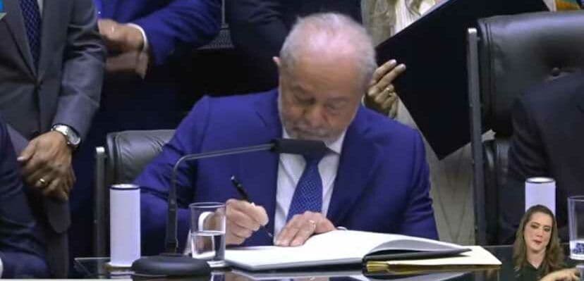 Lula manda revogar processos de privatização de oito estatais iniciados por Bolsonaro