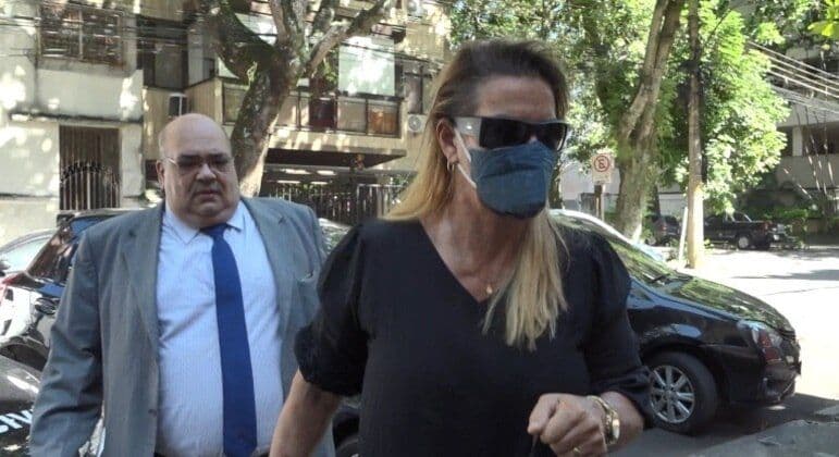 Suspeita de agredir entregadores de aplicativo é indiciada por lesão corporal contra a mãe, no Rio
