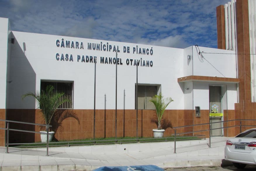 Presidente da Câmara de Piancó na Paraíba aciona polícia para retirar vereadores de dentro do parlamento