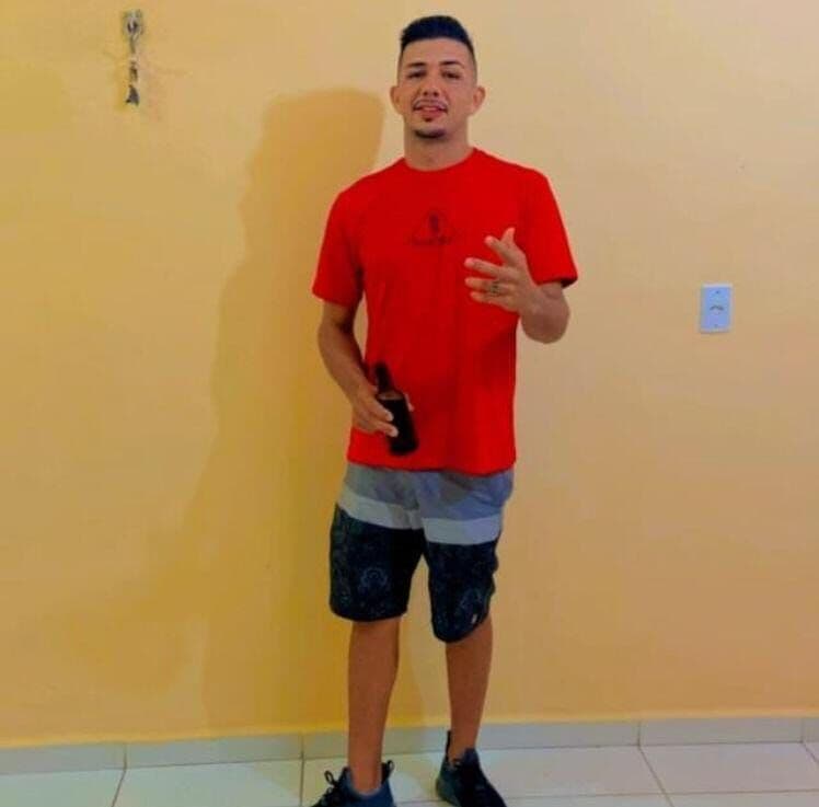 Jovem de 22 anos morre após colidir em poste no Sertão da Paraíba