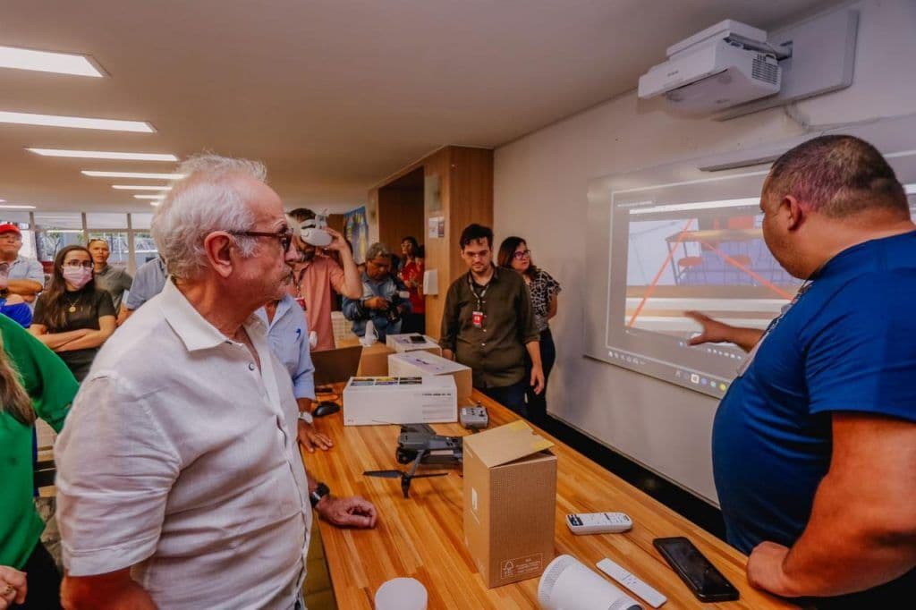 Cícero Lucena visita a EducaMais Expo 2023, que apresenta projetos inovadores da educação municipal
