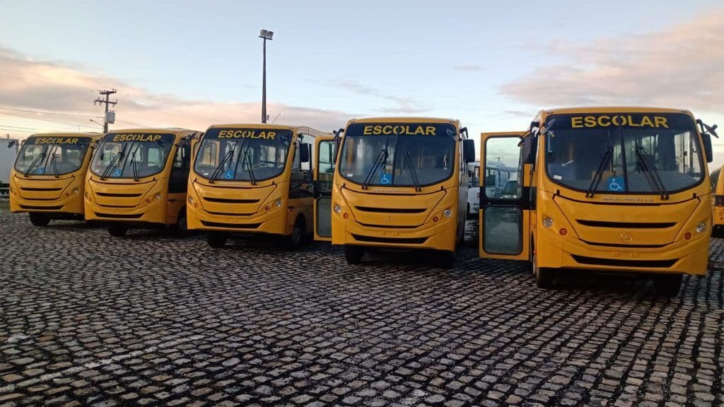 Prefeitura de João Pessoa entrega 20 novos ônibus para rede municipal de ensino