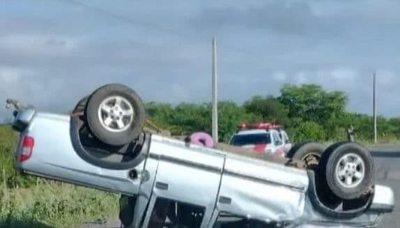 Capotamento deixa um morto e três feridos na PB-214, no Cariri paraibano