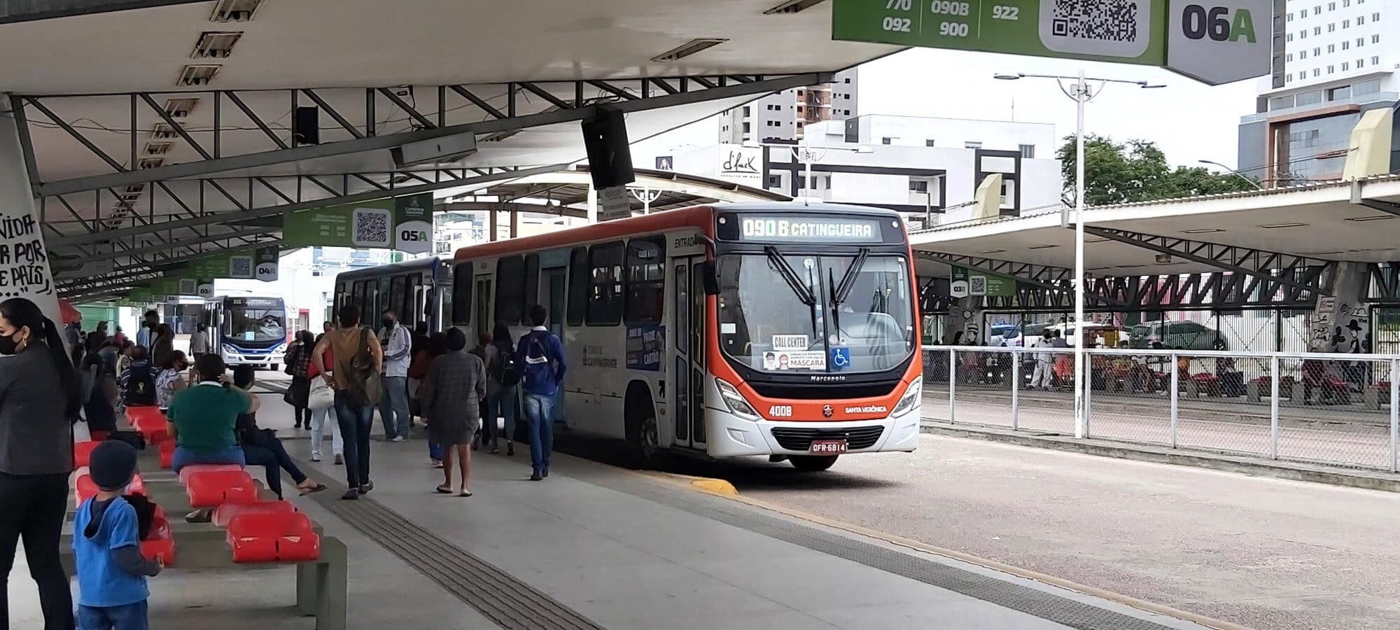 Campina Grande oferta 'Tarifa Zero' de ônibus no Dia de Finados; vias vão ser interditadas em frente a cemitérios