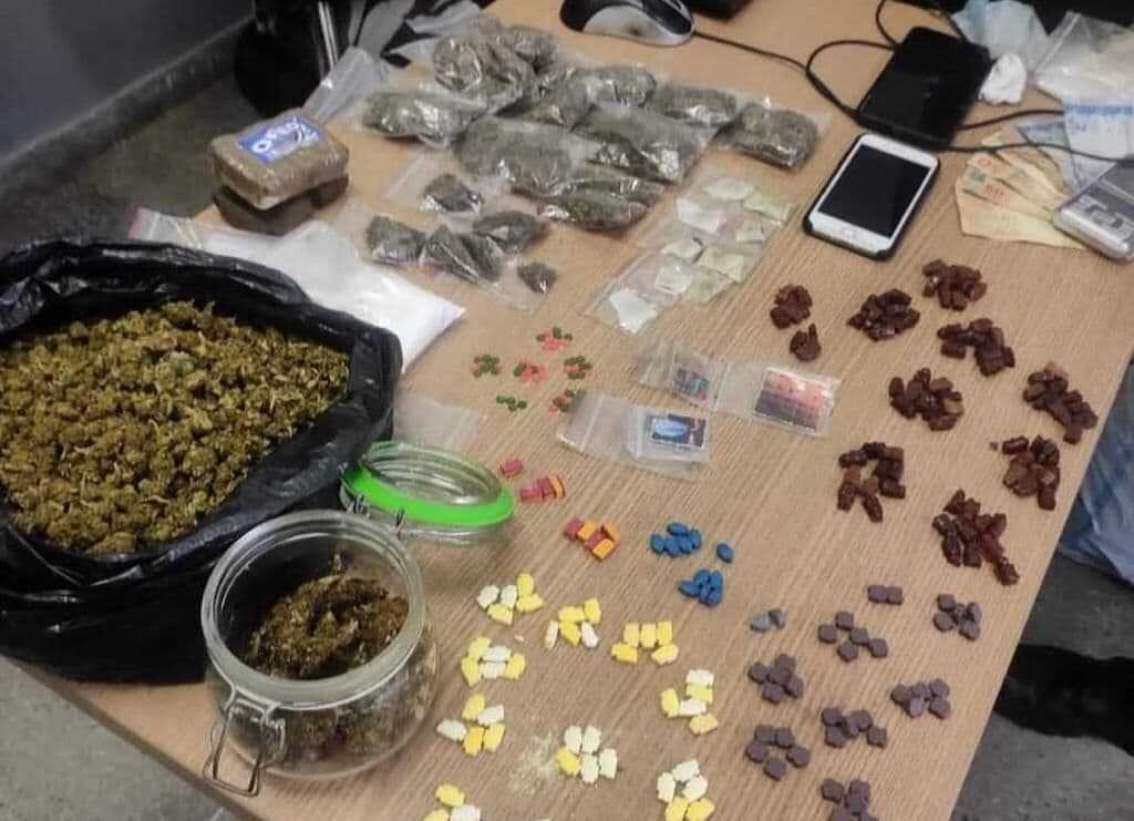 Homem é preso com maconha, LSD e ecstasy em Campina Grande