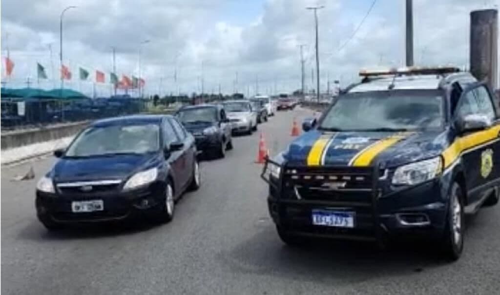 Retomadas de obras em viaduto interditam trecho da BR-230na altura do km 24, sentido Bayeux-Cabedelo.
