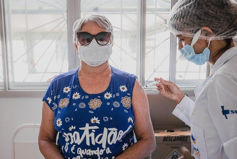 Governador divulga segunda lista dos 20 municípios com equipes premiadas por melhor cobertura vacinal contra a Covid-19