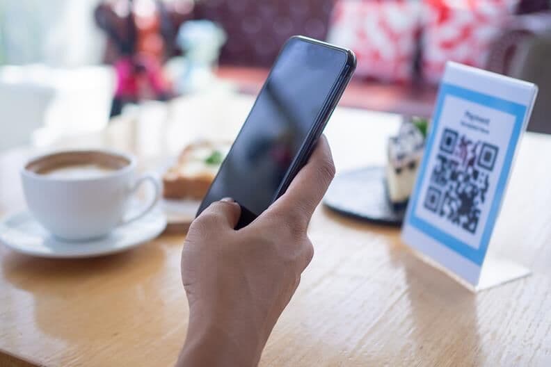 Fim do QR Code: deputados paraibanos apresentam projetos para obrigar bares e restaurantes a disponibilizar cardápio físico