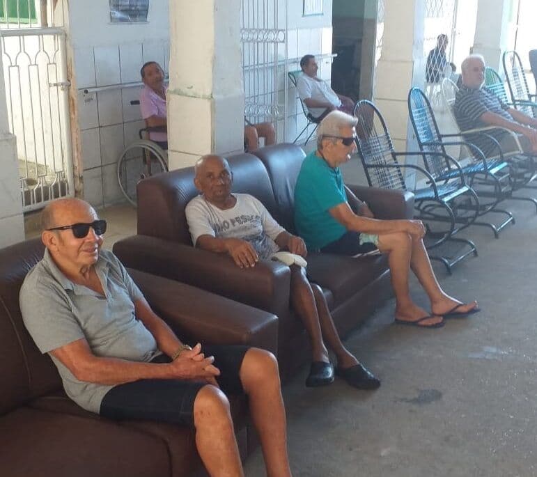 Abrigo busca voluntários para apadrinhar idosos neste Natal, em João Pessoa