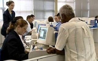 INSS começa a pagar 13º e novo salário mínimo hoje; veja calendário