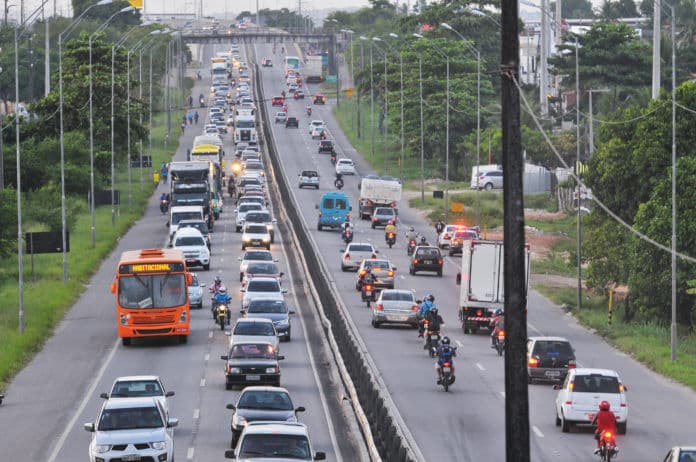 Governo anuncia corte de impostos para reduzir, em até 10,79%, preço de carros de até R$ 120 mil