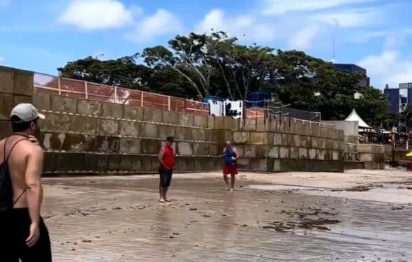 Ministério Público determina demolição de muro de prédio construído na praia do Bessa