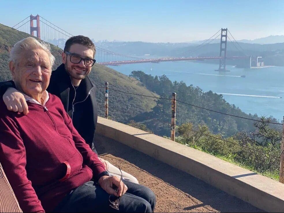 “Succession” da vida real: megainvestidor George Soros passa o bastão ao filho Alex, de 37 anos