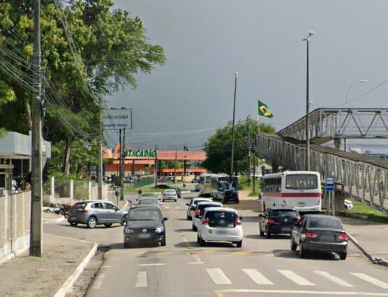 Vazamento em tubulação complica trânsito no bairro de Água Fria em João Pessoa