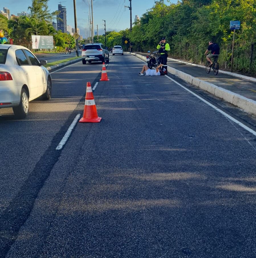 Derramamento de óleo causa quedas de motociclistas e complica trânsito no Altiplano