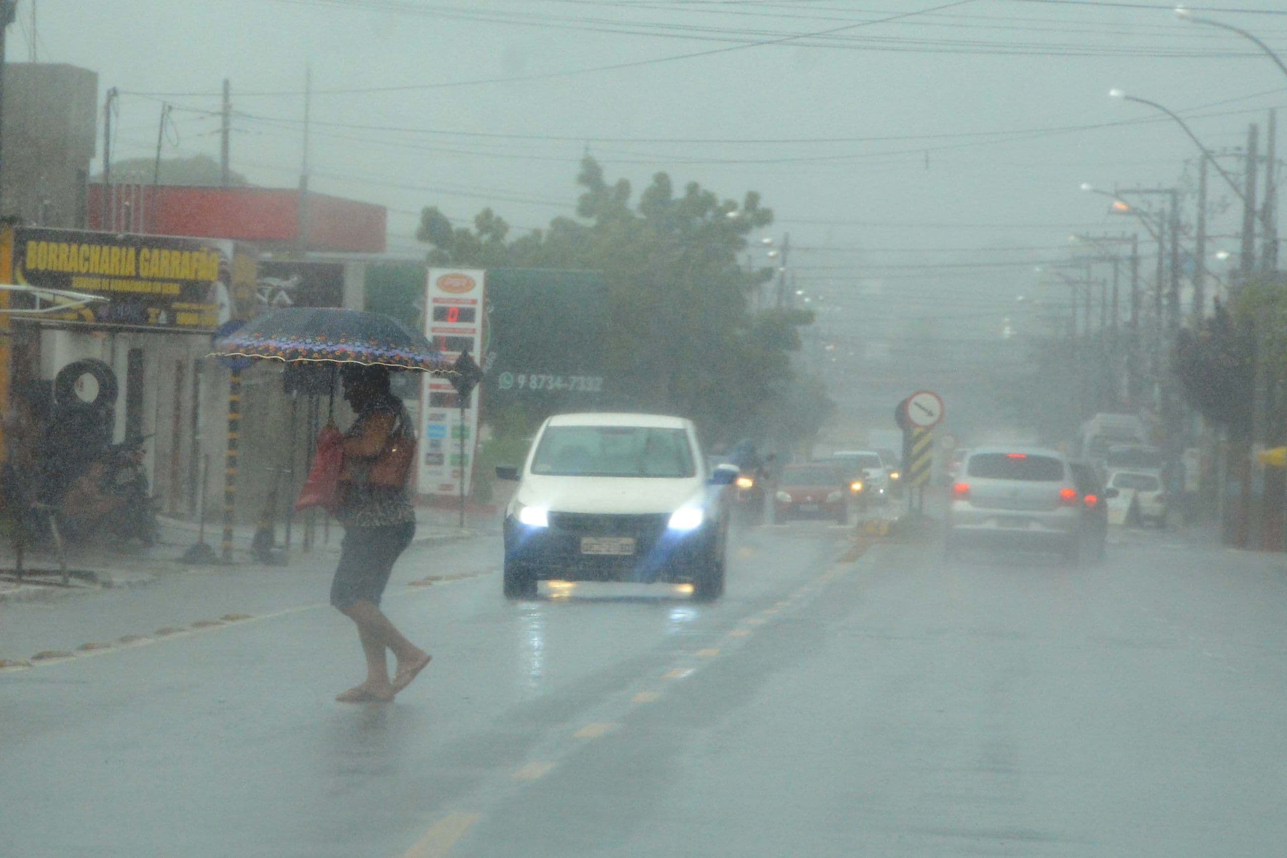 Chuvas persistem na Paraíba e Inmet alerta para risco de deslizamentos de encostas e transbordamentos de rios no litoral norte