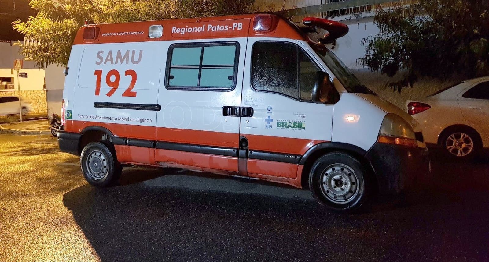 Mulher morre e duas pessoas ficam feridas após carro cair de ribanceira no sertão