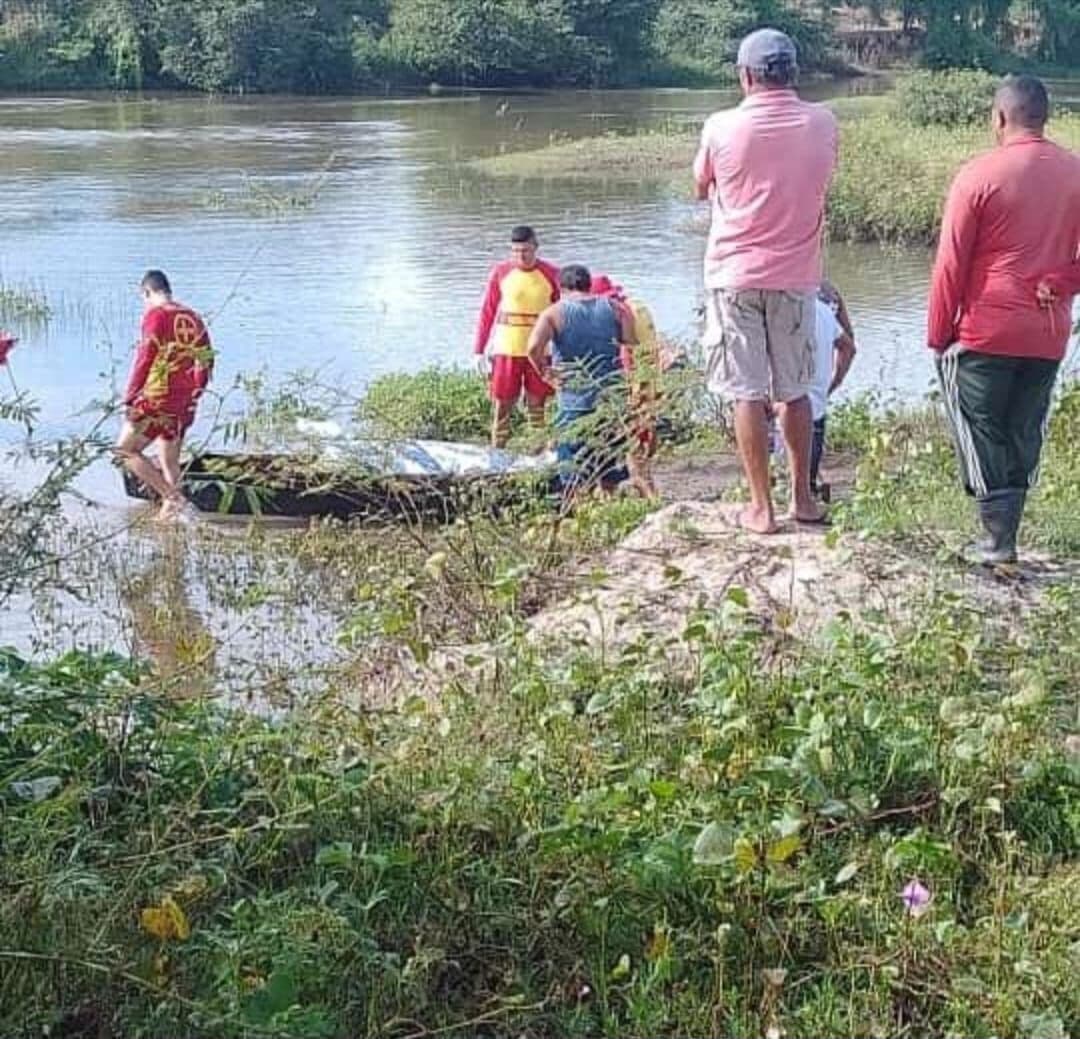 Bombeiros encontram corpo de homem que se afogou após tentar ajudar crianças a atravessar rio, em Mamanguape