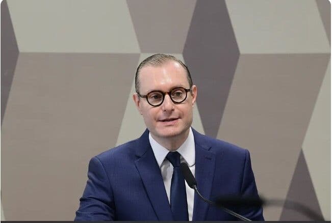 Ministro Zanin marca sessões extras para julgamento de Bolsonaro no STF após pedido de Moraes