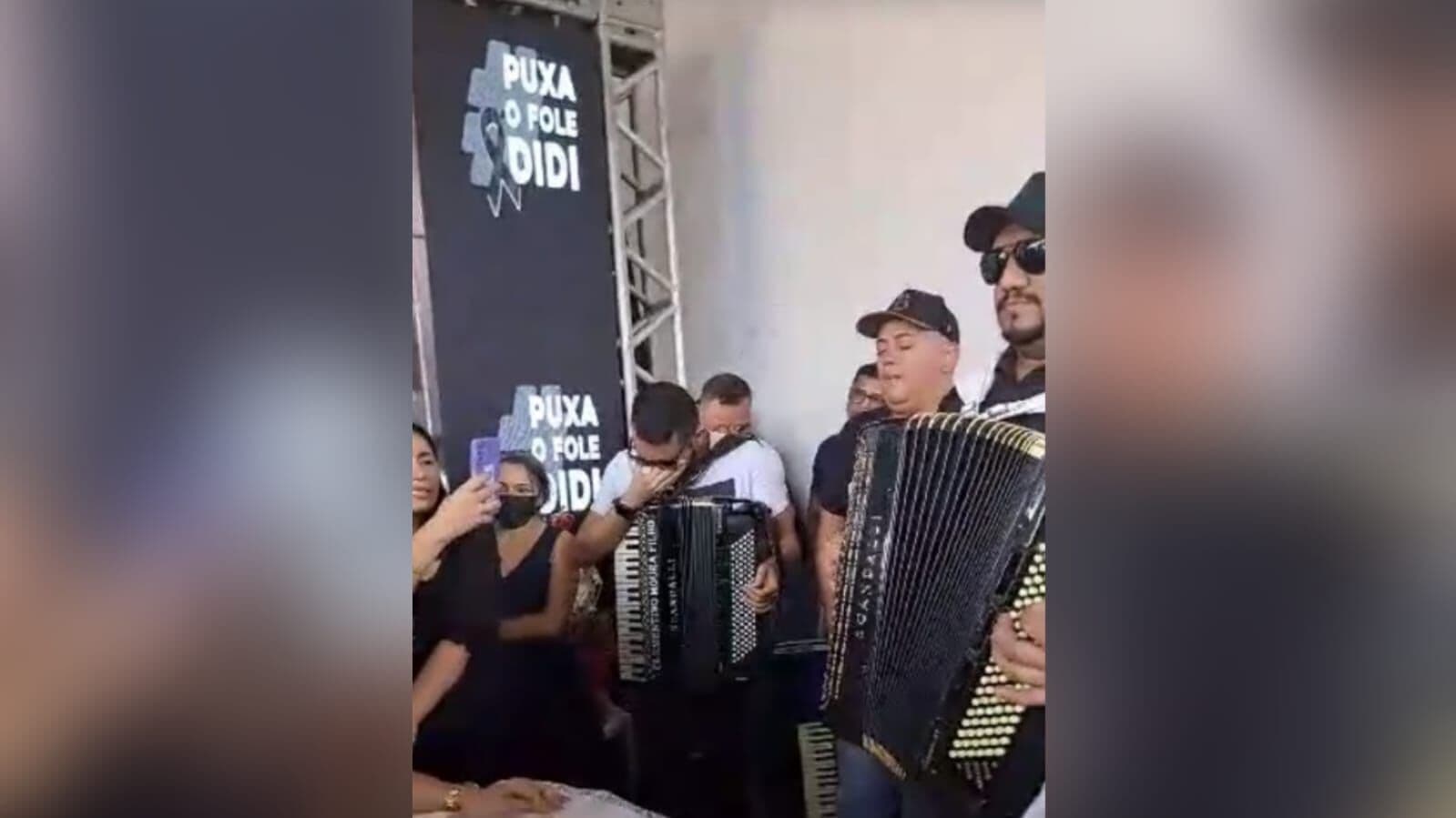 "Puxa o fole, Didi": velório do dono da Brasas do Forró é marcado por clássicos da banda e emoção de músicos