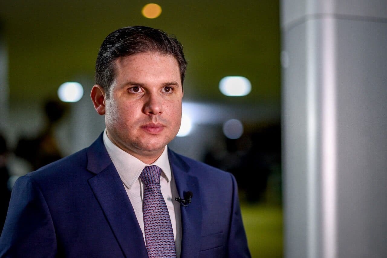 Em meio a disputa pela presidência da Câmara, Hugo Motta conversa com Bolsonaro