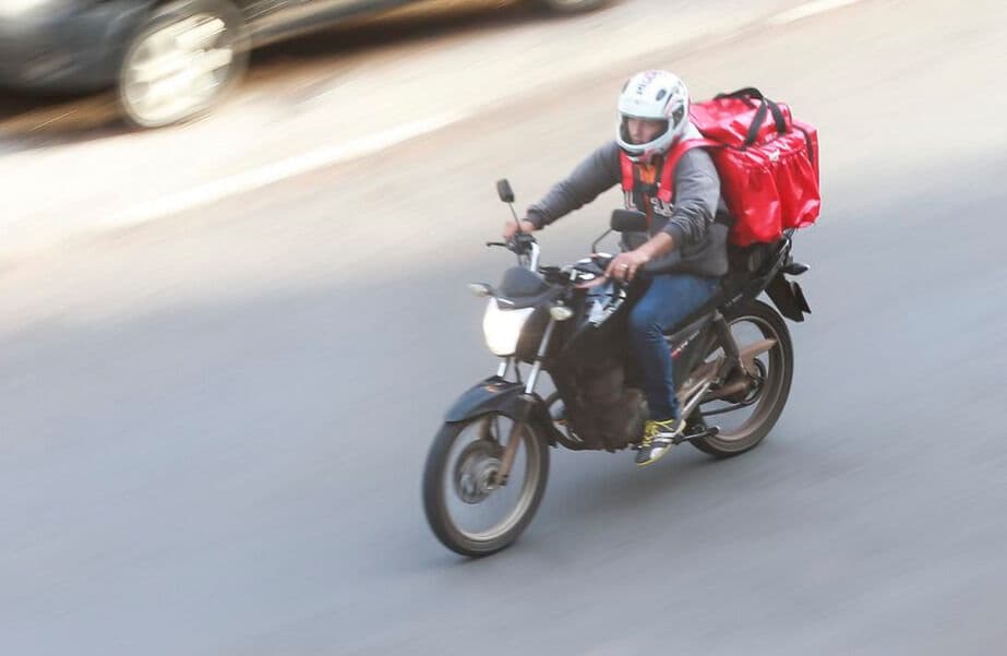 Lei: aplicativos de entrega e de transporte de passageiros que atuam na Paraíba vão ter que manter escritório físico no estado
