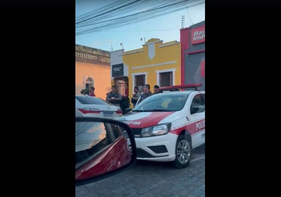 Homem fica ferido após ser baleado no Centro de João Pessoa; suspeito é preso