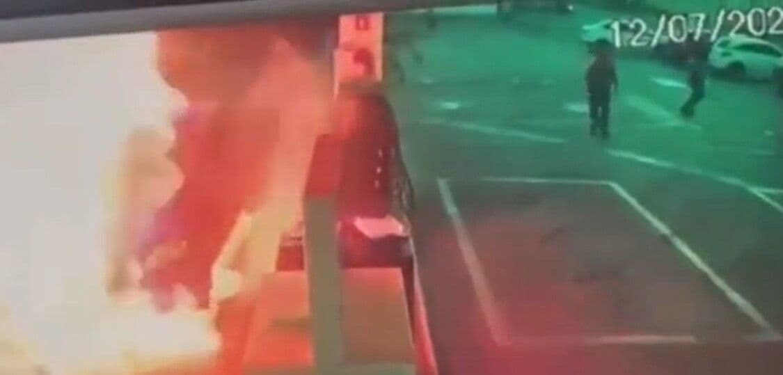 Vídeo: veja momento em que carro explode em posto de gasolina